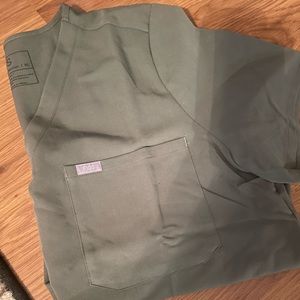 Figs One Pocket scrub top. XL